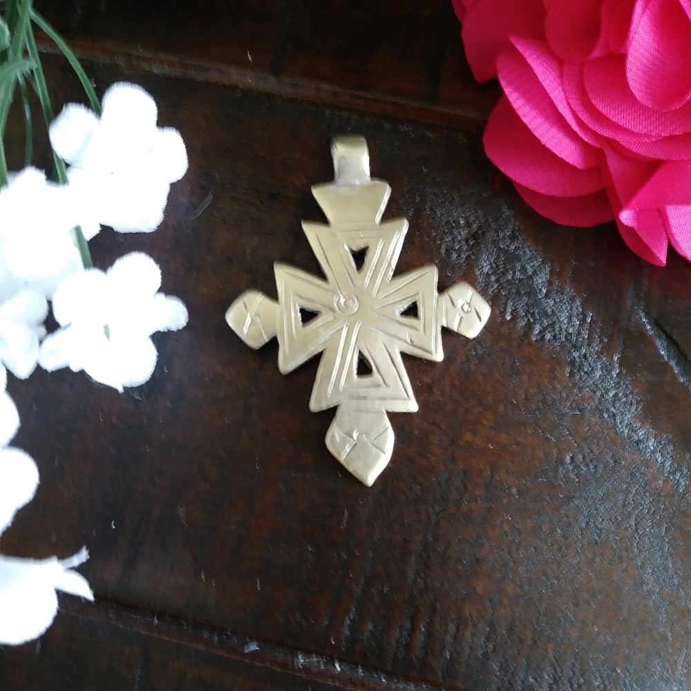 Cross charm - Picture 2 of 3